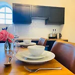 Chateau De Bruges Bed & Breakfast Lapeyrouse