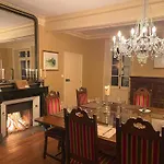 Chateau De Bruges Bed & Breakfast 4*