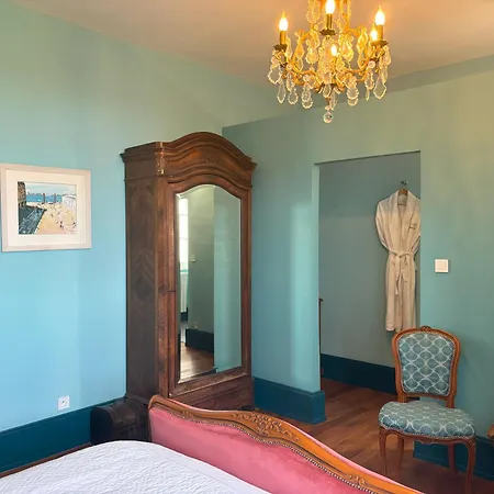 Chateau De Bruges Bed & Breakfast Lapeyrouse