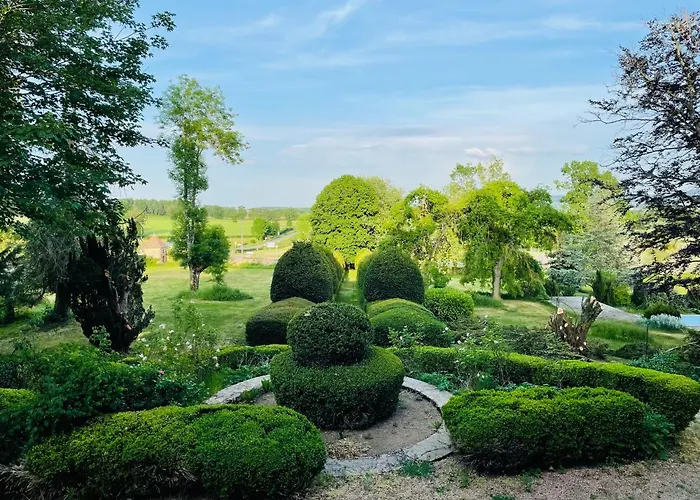 Chateau De Bruges Bed & Breakfast 4*