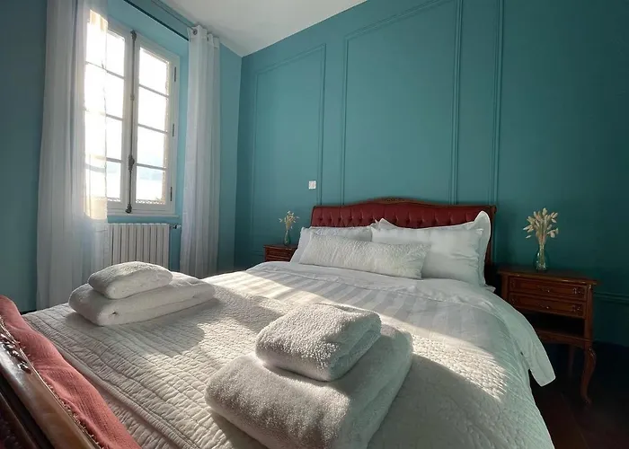 Chateau De Bruges Bed & Breakfast