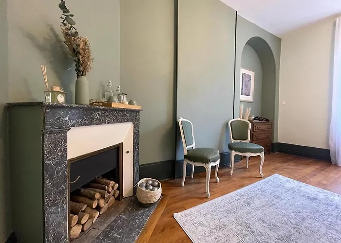 Chateau De Bruges Lapeyrouse