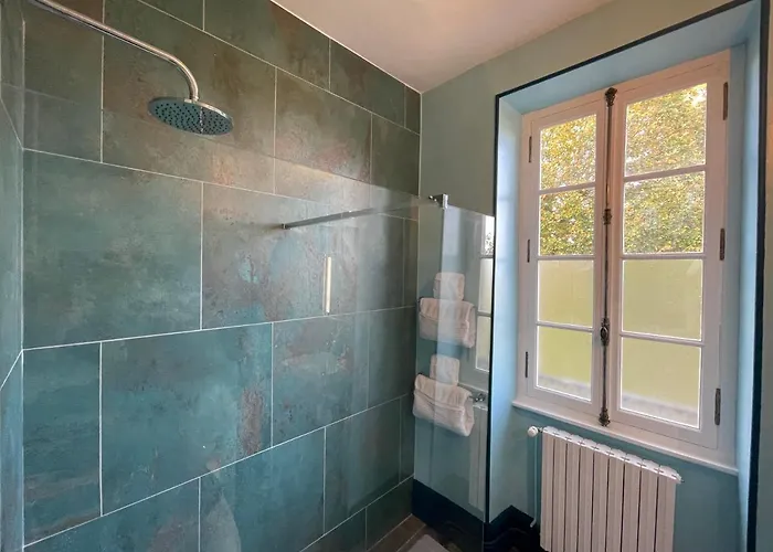 Chateau De Bruges Bed & Breakfast Lapeyrouse