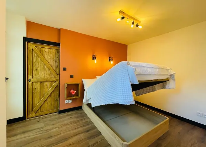 Chateau De Bruges Bed & Breakfast 4*