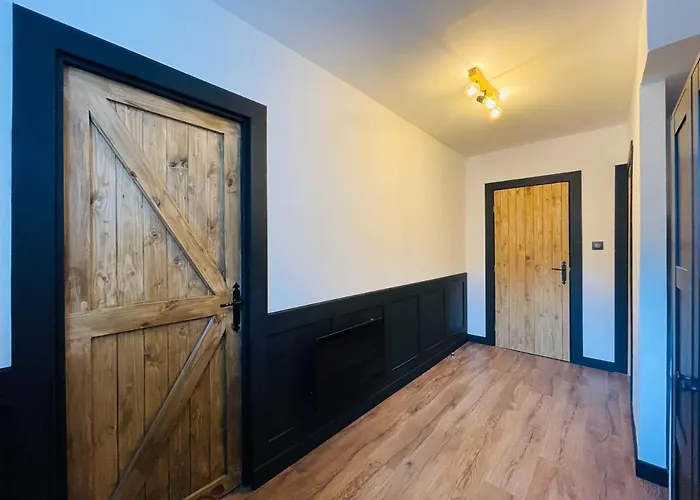 Chateau De Bruges Bed & Breakfast 4*