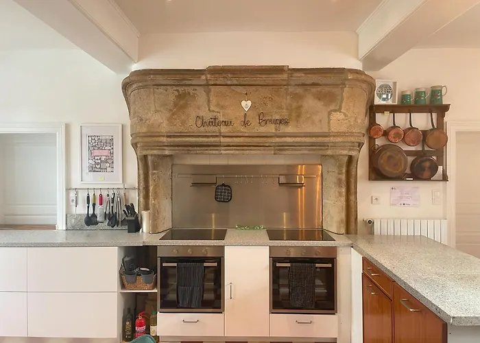 Chateau De Bruges Bed & Breakfast 4*