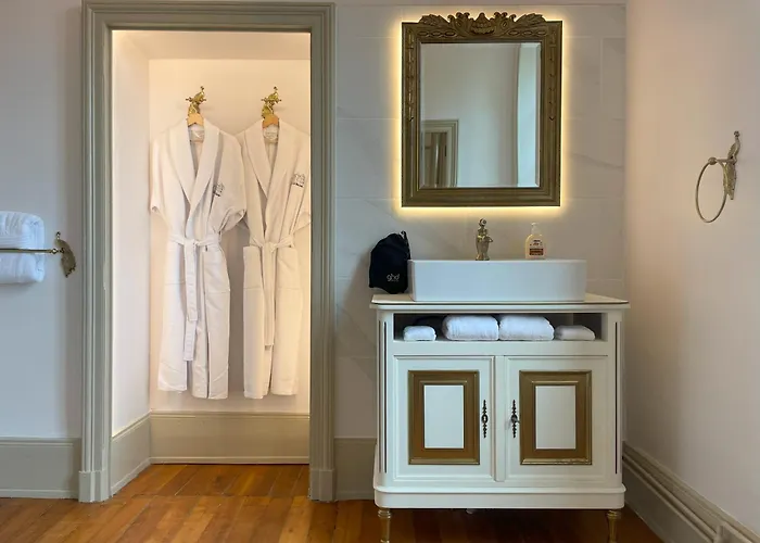 Chateau De Bruges Bed & Breakfast