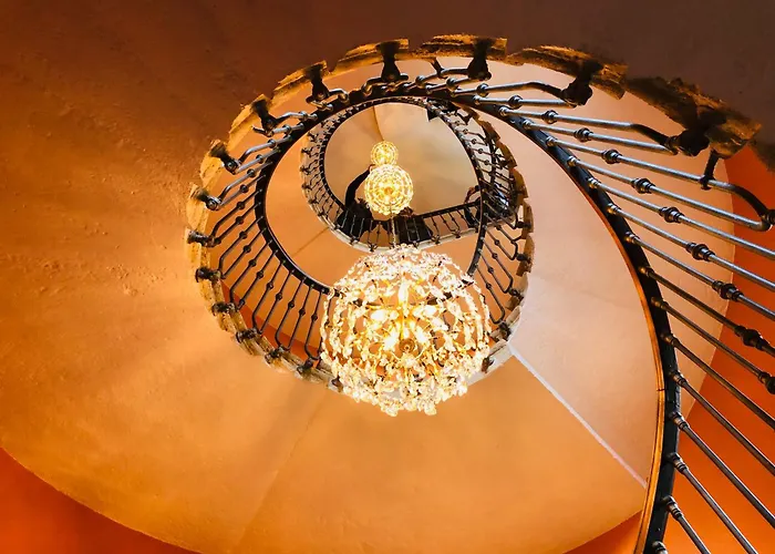 Chateau De Bruges Bed & Breakfast 4*