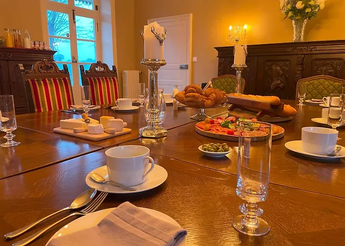 Chateau De Bruges Bed & Breakfast 4*