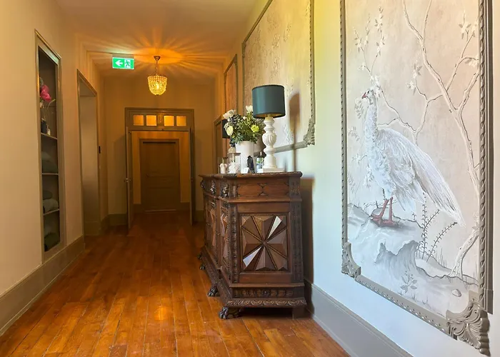 Chateau De Bruges Bed & Breakfast 4*