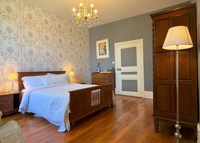 Chateau De Bruges Bed & Breakfast