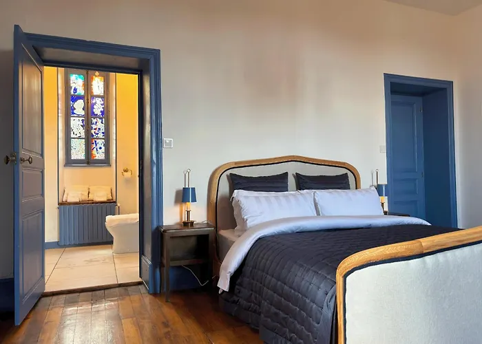 Chateau De Bruges Bed & Breakfast Lapeyrouse