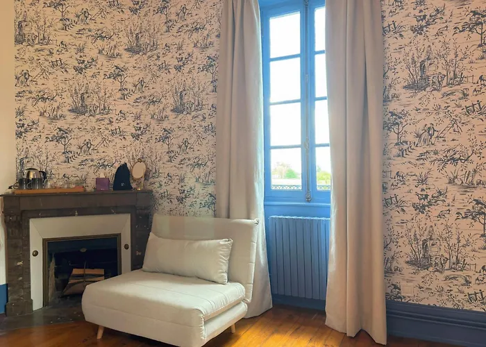 Chateau De Bruges Bed & Breakfast