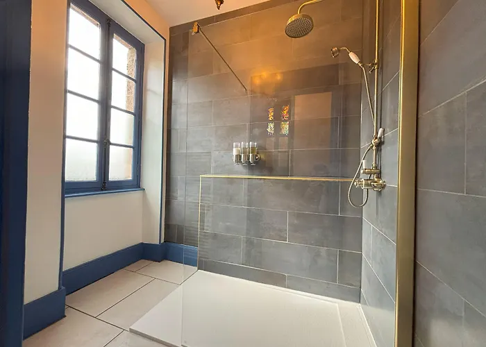 Chateau De Bruges Bed & Breakfast