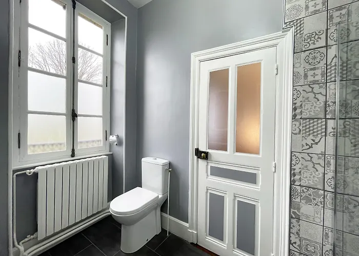 Chateau De Bruges Bed & Breakfast 4*